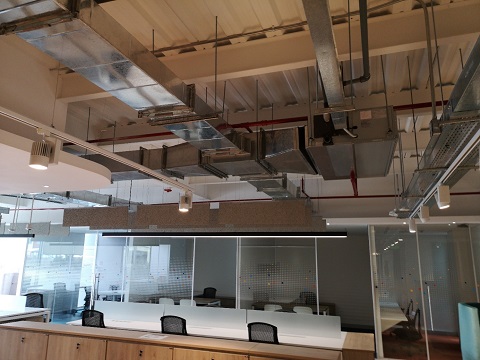 Sistema de ventilación Mecánica HVAC en Edificio EQUINOCCIAL en Quito, Ecuador