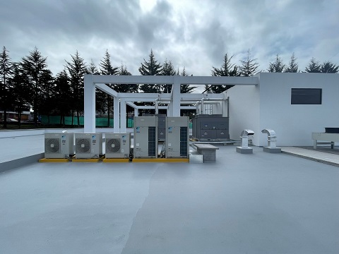 Sistema de aire acondicionado y ventilación HVAC en SOLCA – MEDICINA MOLECULAR en Quito, Ecuador